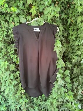 Zienna Black Ruffle Cap-Sleeve V-Neck Blouse